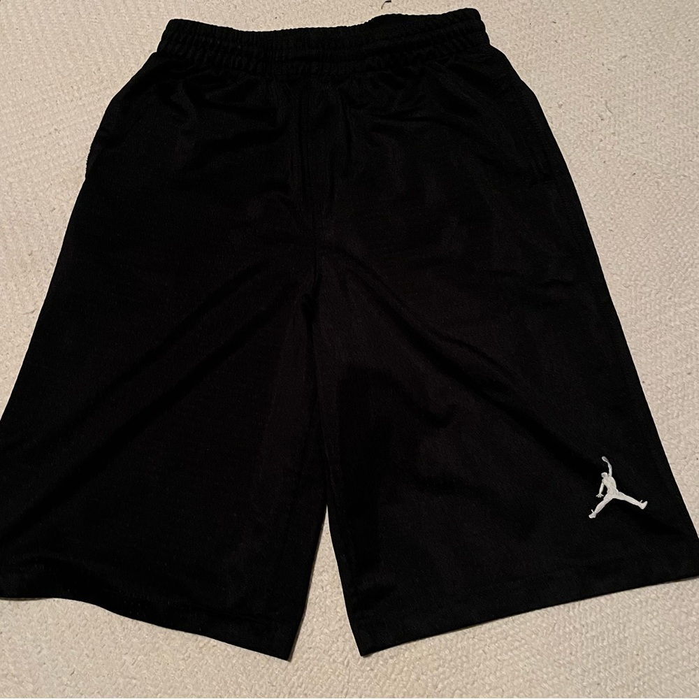 Boys Jordan brand mesh gym shorts